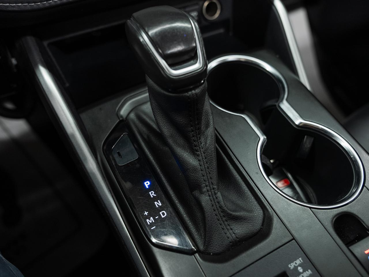 2021 Toyota Highlander XLE AWD | Moonroof | Leather | ACC | BSM | CarPlay