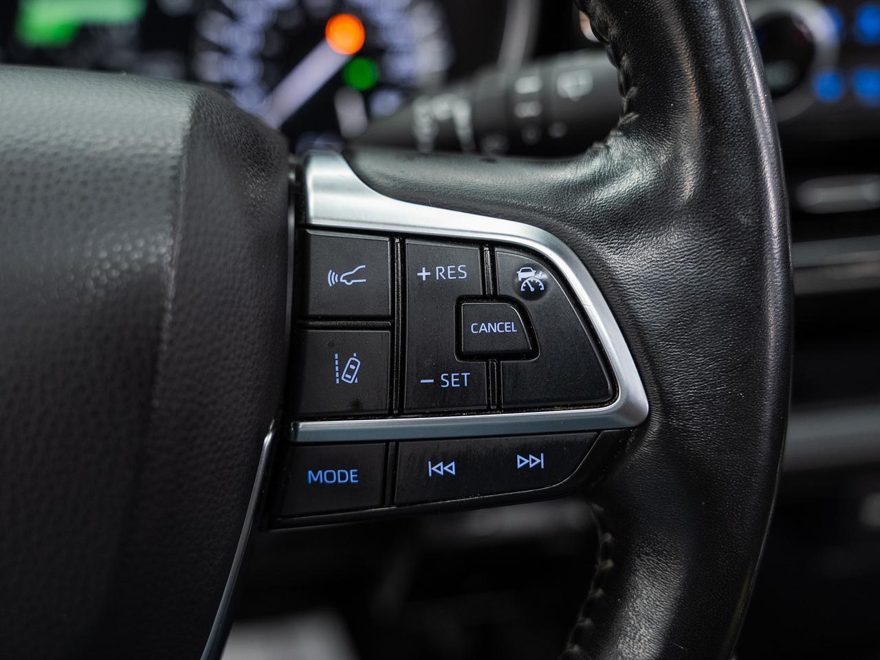 2021 Toyota Highlander XLE AWD | Moonroof | Leather | ACC | BSM | CarPlay Photo