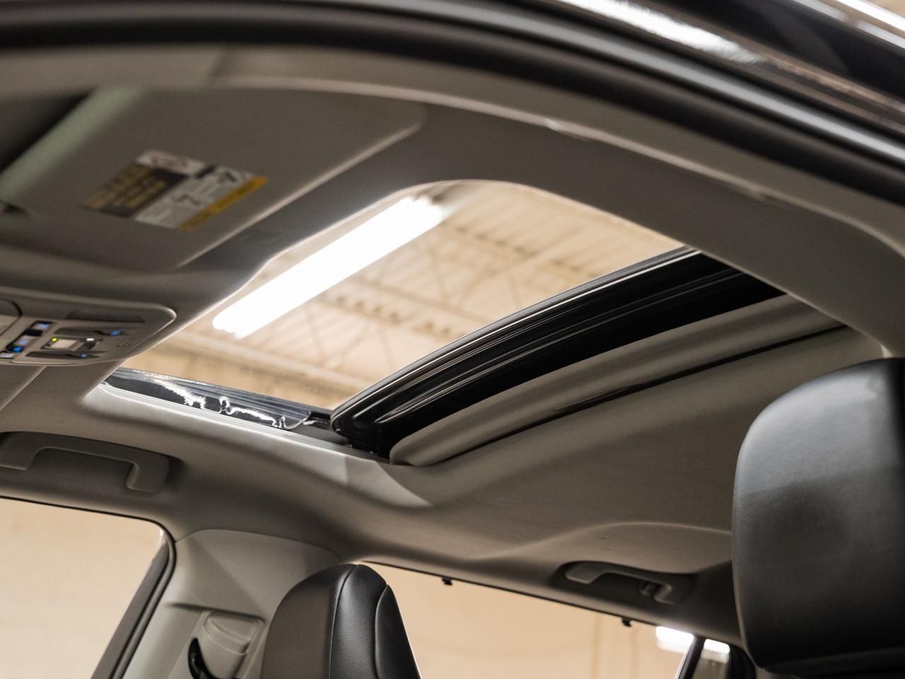 2021 Toyota Highlander XLE AWD | Moonroof | Leather | ACC | BSM | CarPlay