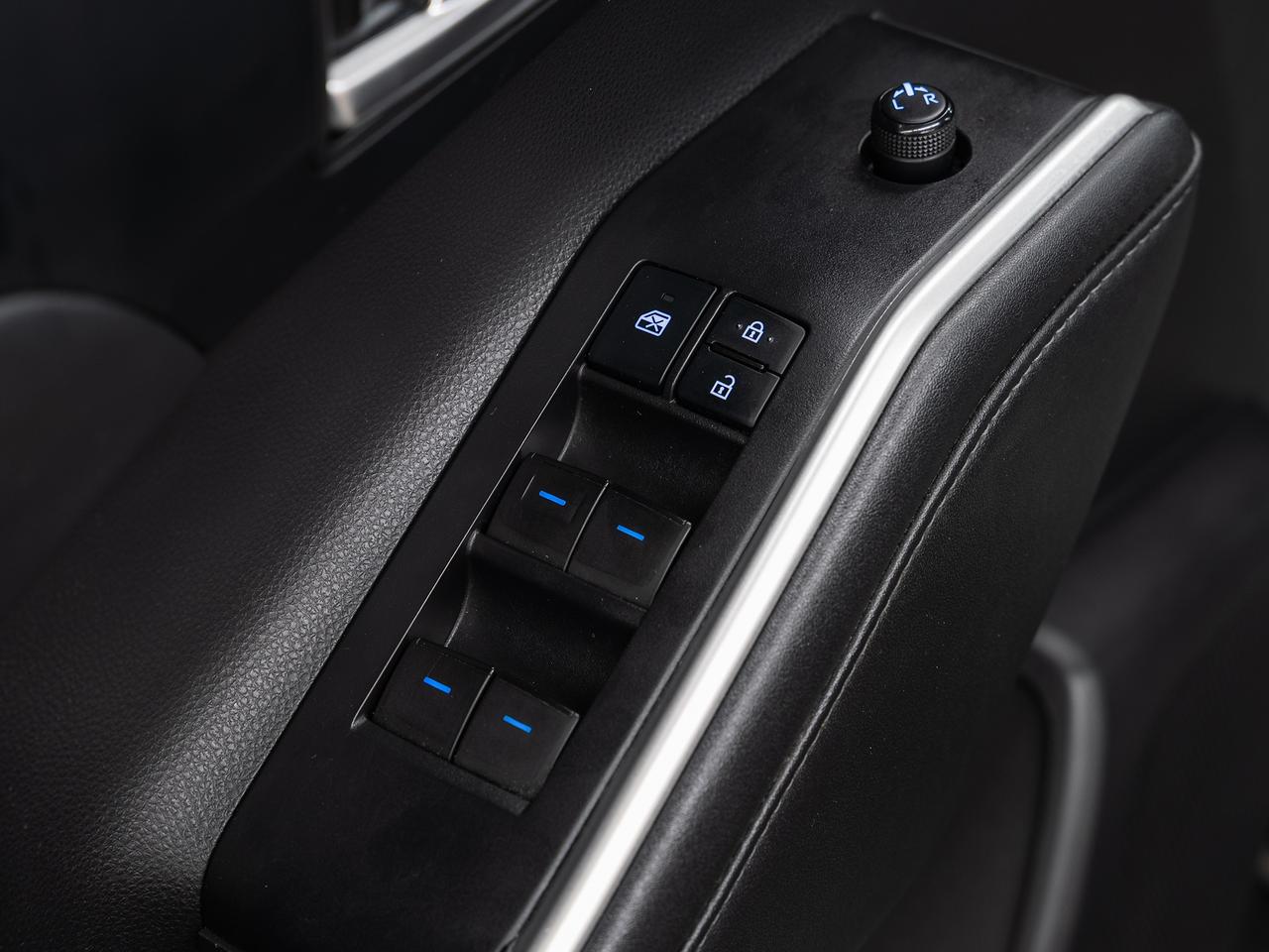 2021 Toyota Highlander XLE AWD | Moonroof | Leather | ACC | BSM | CarPlay