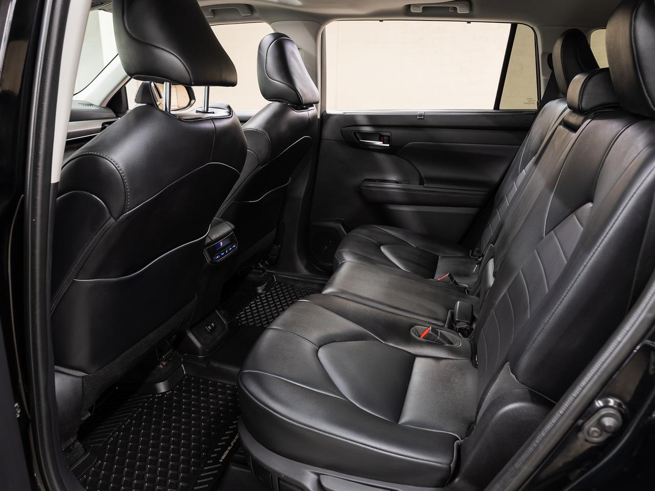 2021 Toyota Highlander XLE AWD | Moonroof | Leather | ACC | BSM | CarPlay Photo