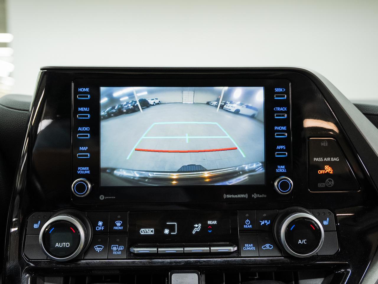 2021 Toyota Highlander XLE AWD | Moonroof | Leather | ACC | BSM | CarPlay