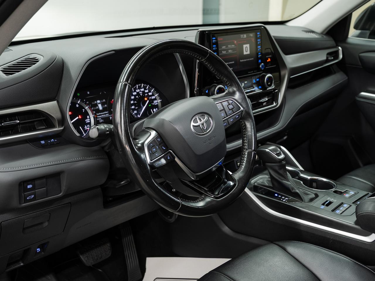 2021 Toyota Highlander XLE AWD | Moonroof | Leather | ACC | BSM | CarPlay