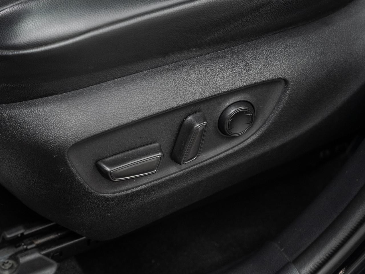 2021 Toyota Highlander XLE AWD | Moonroof | Leather | ACC | BSM | CarPlay