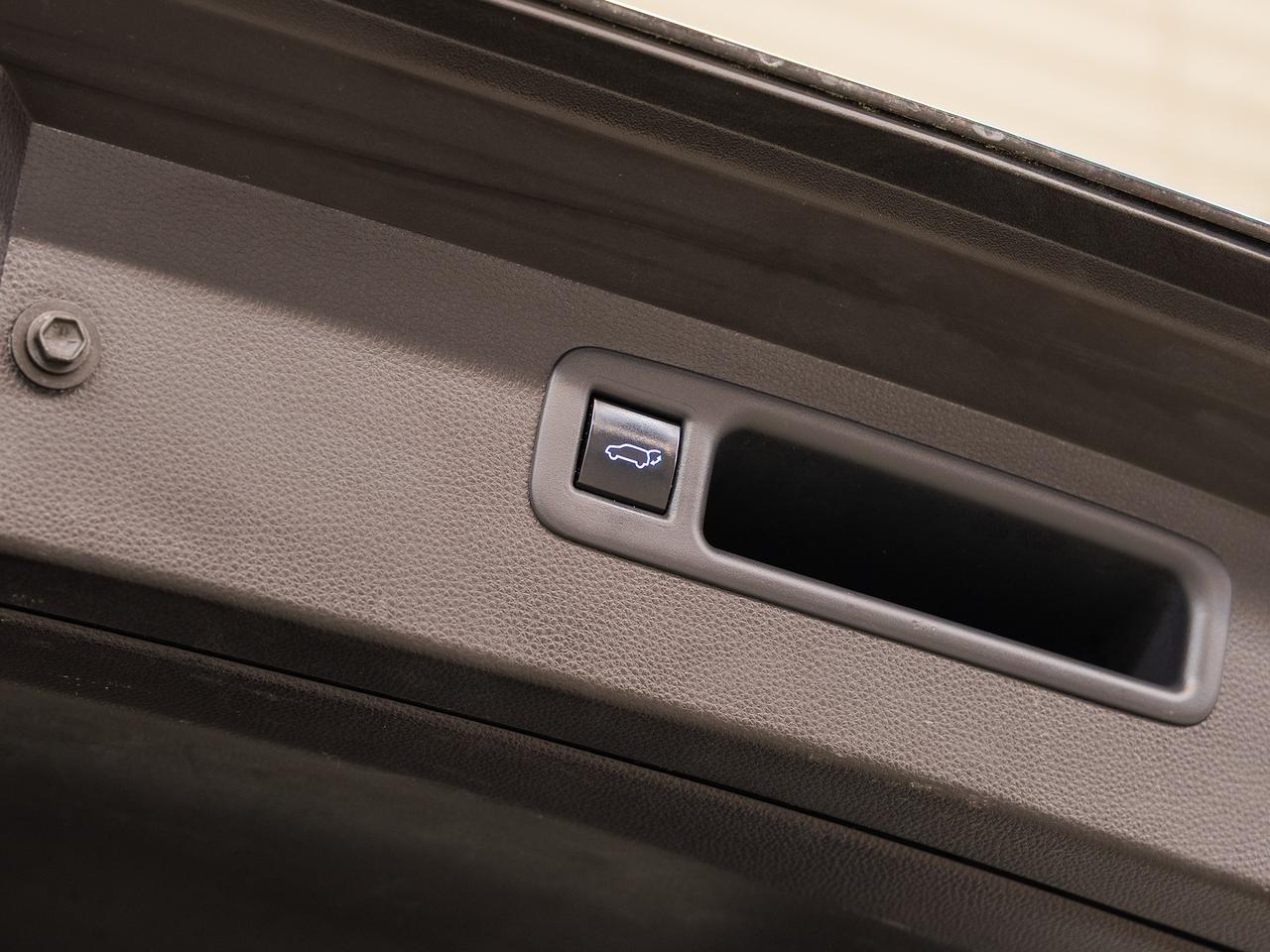 2021 Toyota Highlander XLE AWD | Moonroof | Leather | ACC | BSM | CarPlay
