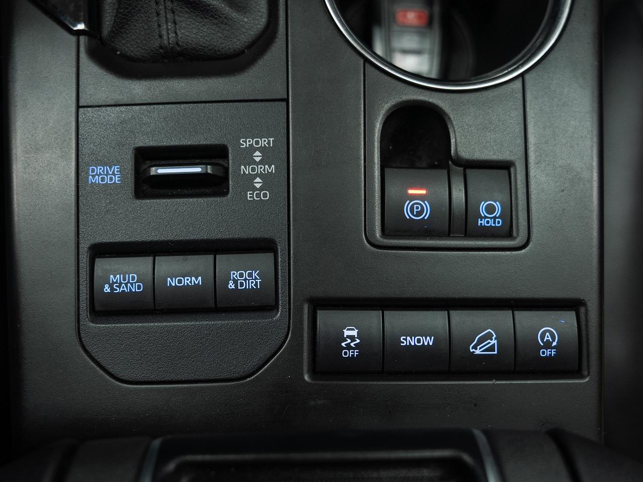 2021 Toyota Highlander XLE AWD | Moonroof | Leather | ACC | BSM | CarPlay