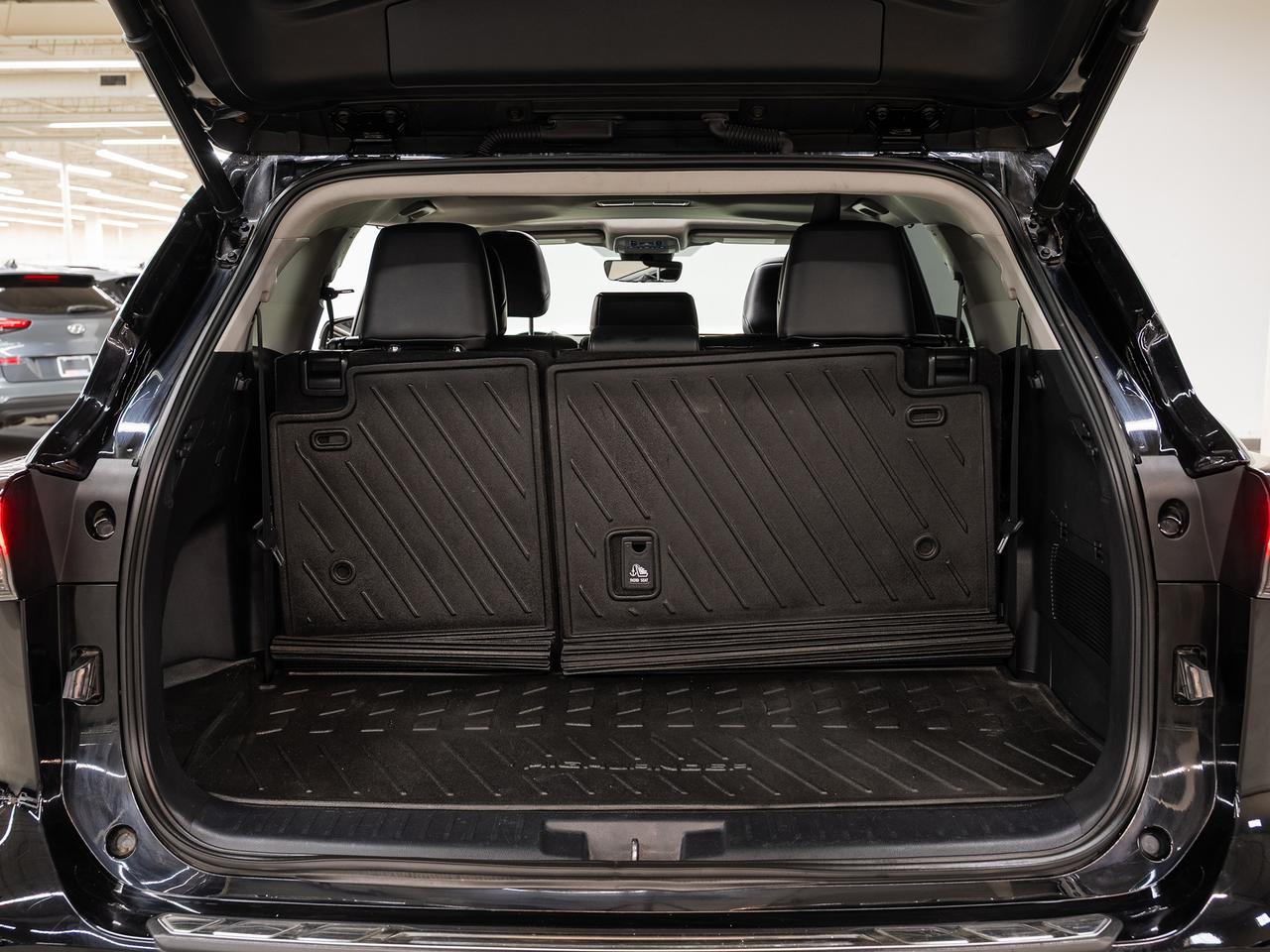2021 Toyota Highlander XLE AWD | Moonroof | Leather | ACC | BSM | CarPlay