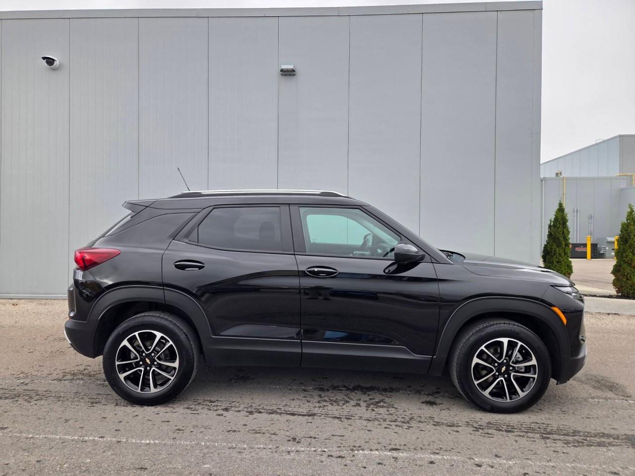 2025 Chevrolet TrailBlazer AWD 4dr LT Photo4