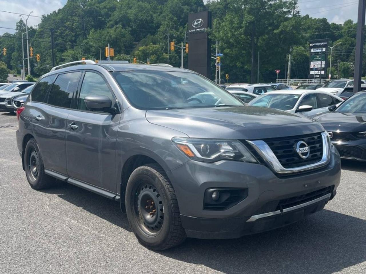 2017 Nissan Pathfinder * S TRIM * NO ACCIDENTS * 4X4 " Photo