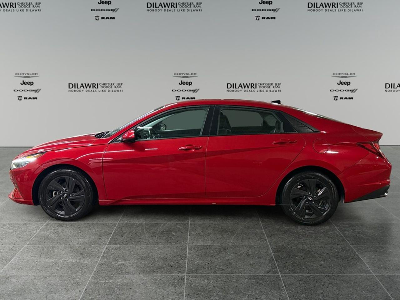 2022 Hyundai Elantra Preferred IVT Photo1
