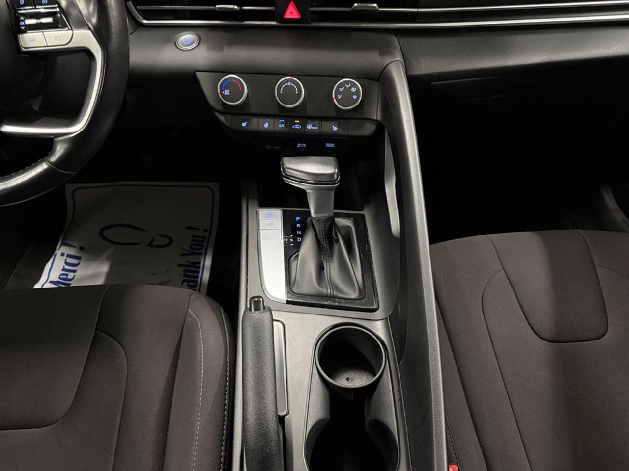 2022 Hyundai Elantra Preferred IVT Photo