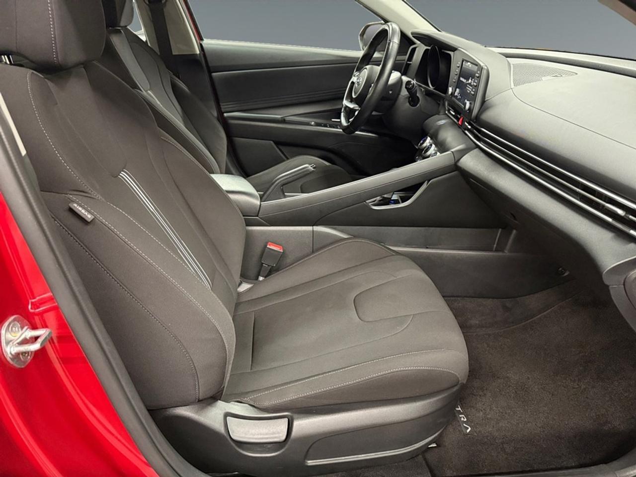 2022 Hyundai Elantra Preferred IVT Photo