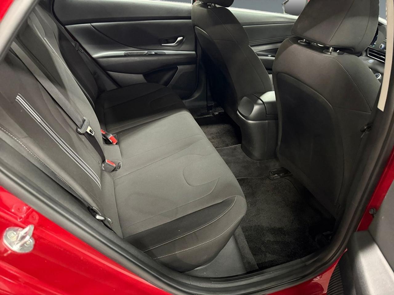 2022 Hyundai Elantra Preferred IVT Photo