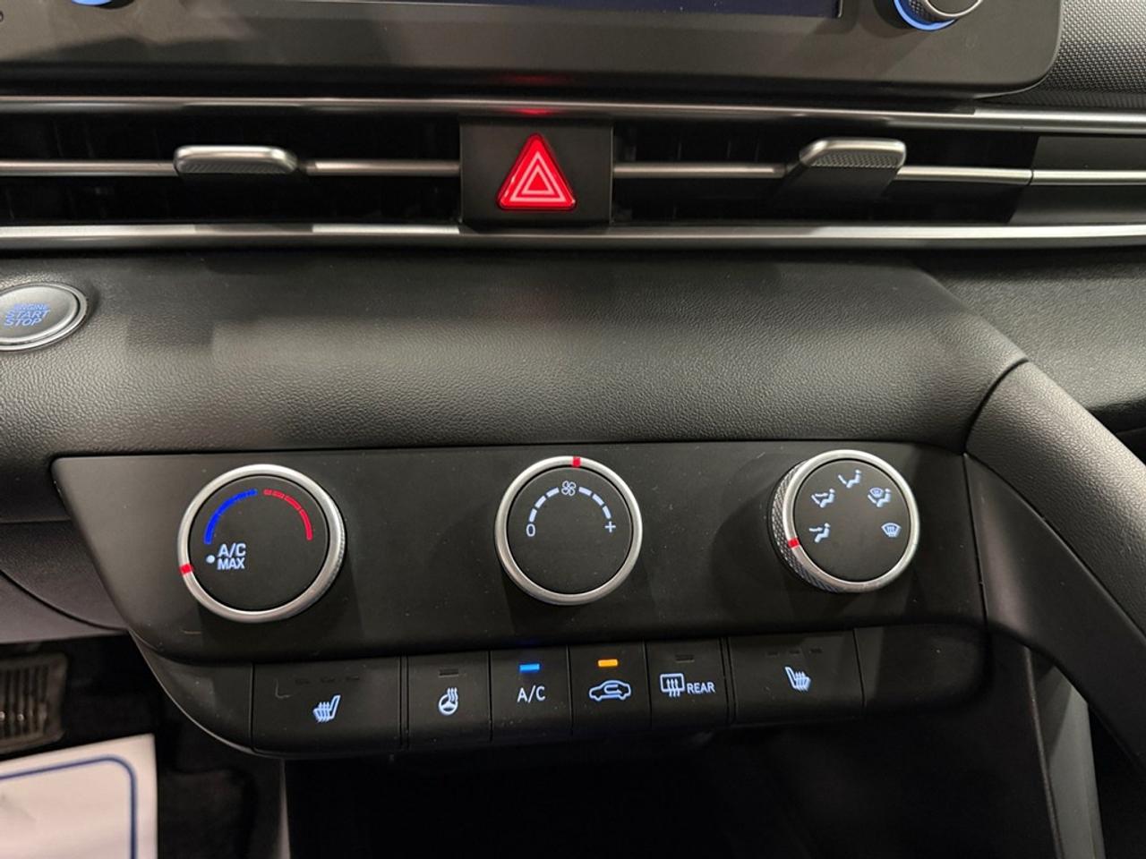 2022 Hyundai Elantra Preferred IVT Photo