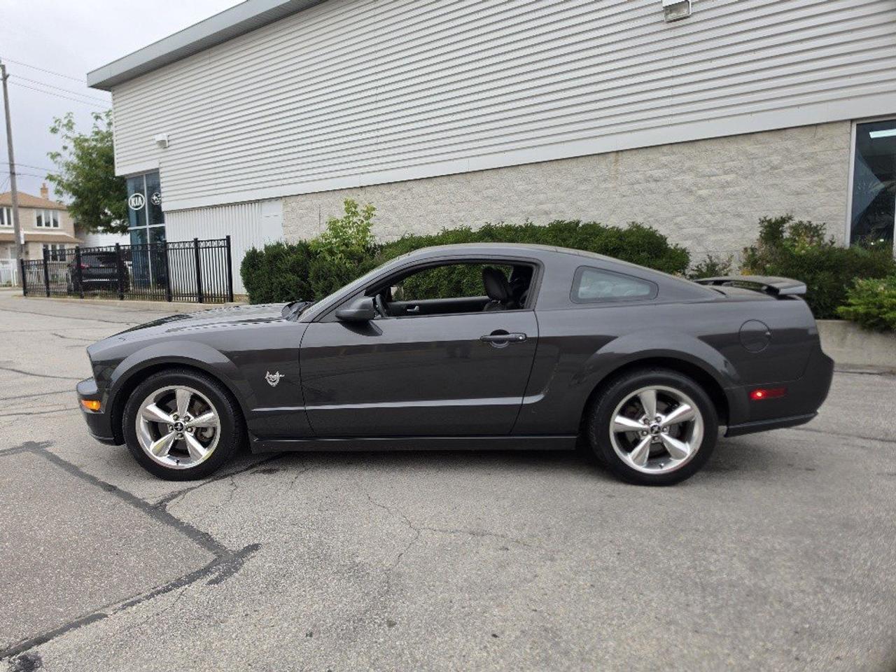 2009 Ford Mustang GT COUPE **5 SPEED MANUAL-GLASS ROOF-LEATHER-CERTIFIED** Photo