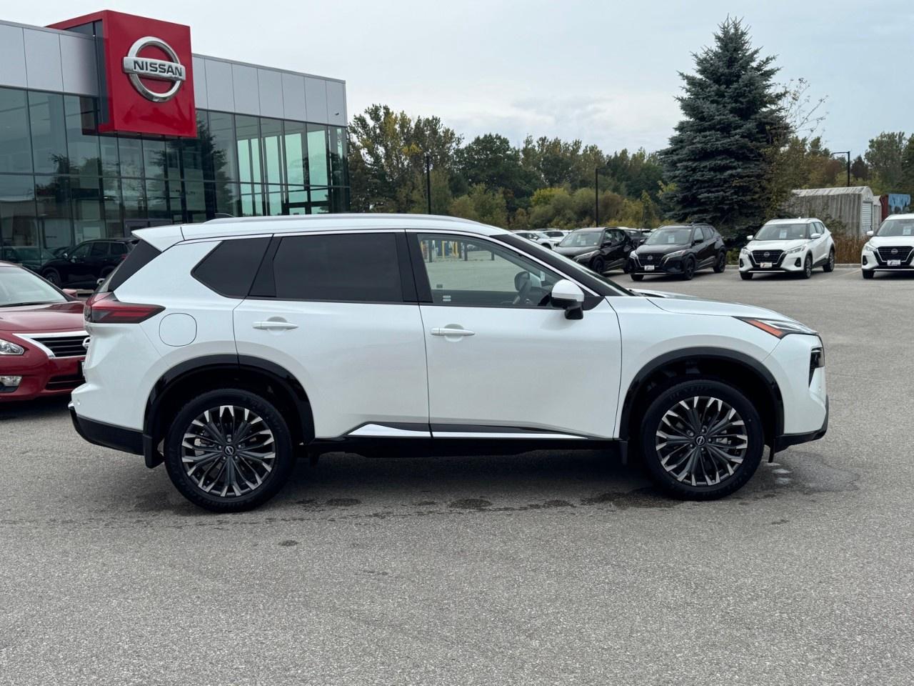 2026 Nissan Rogue AWD Platinum Photo2