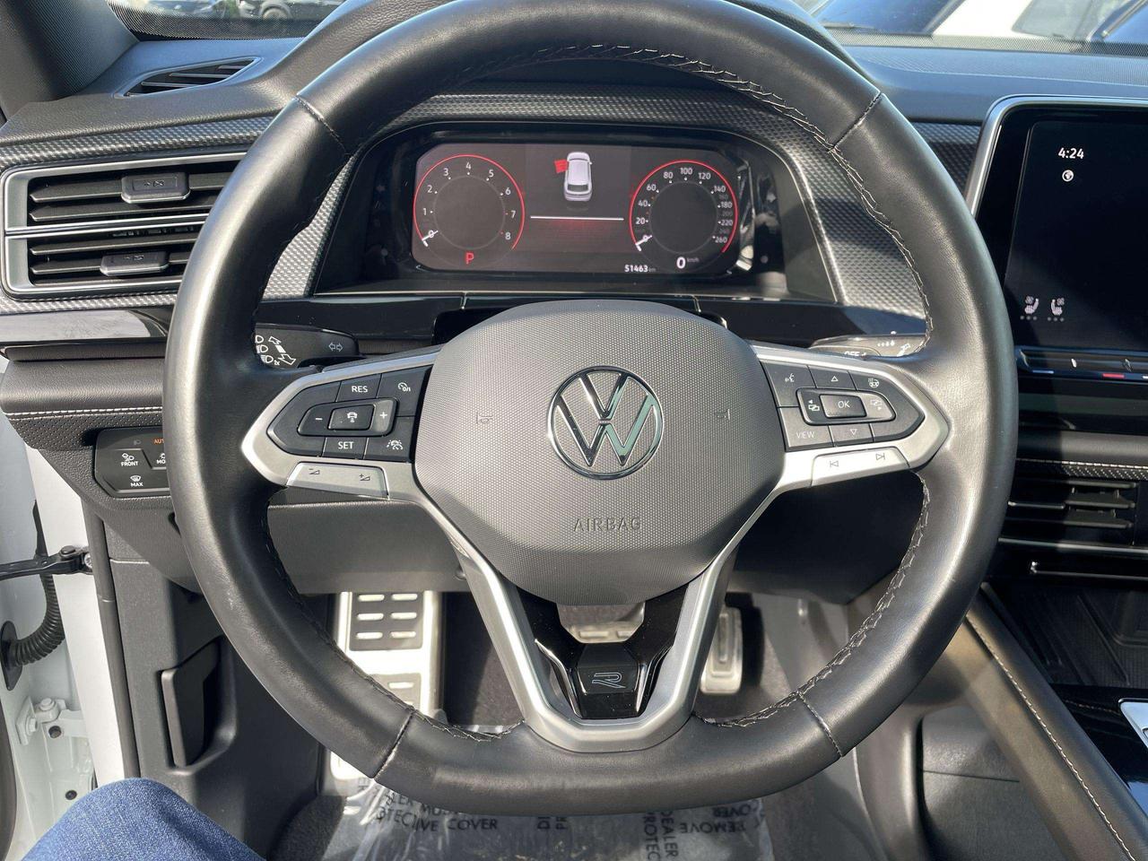 2025 Volkswagen Atlas 2.0 TSI Execline EXECLINE, LEATHER, HUDS, PANO. ROOF, 360 CAMERA, HARMAN KARDON, HTD. & VENTED SEATS, PARK DISTANCE Photo