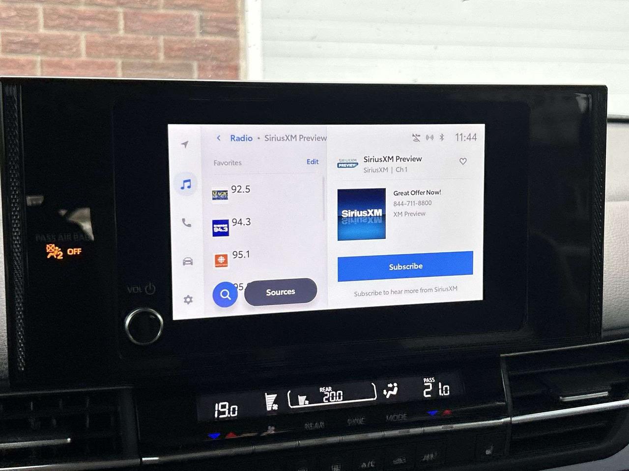 2025 Toyota Sienna HYBRID AWD | 8-PASS | HTD SEATS | CARPLAY | ALLOYS Photo