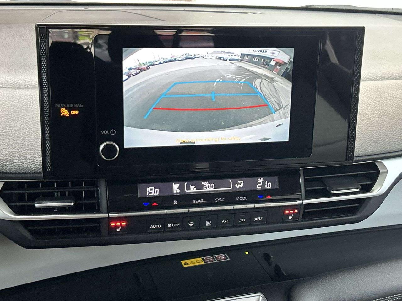 2025 Toyota Sienna HYBRID AWD | 8-PASS | HTD SEATS | CARPLAY | ALLOYS Photo2