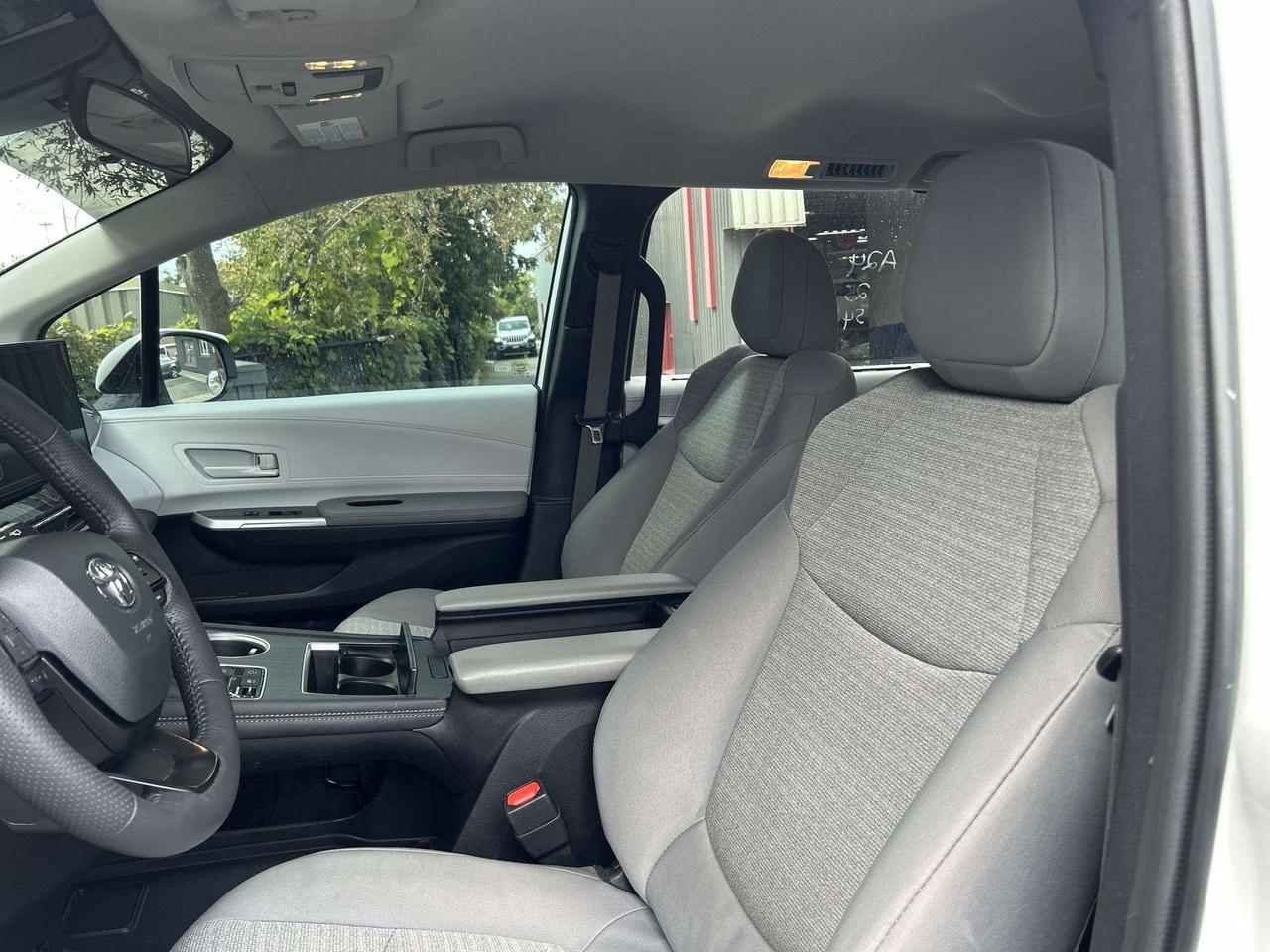 2025 Toyota Sienna HYBRID AWD | 8-PASS | HTD SEATS | CARPLAY | ALLOYS Photo