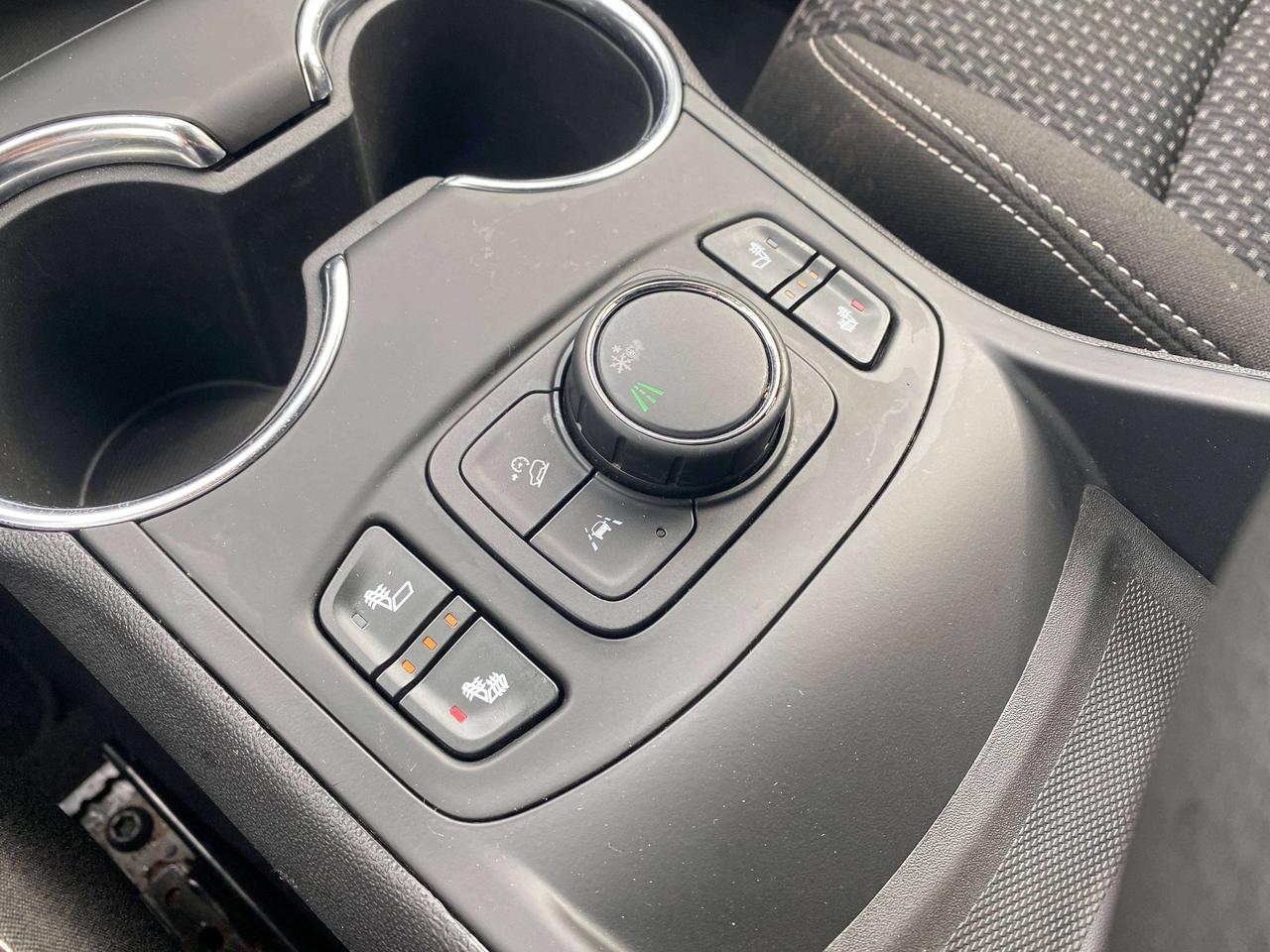 2024 GMC Terrain SLE, BALANCE OF FACTORY WARRANTY, HEATED SEATS! Photo