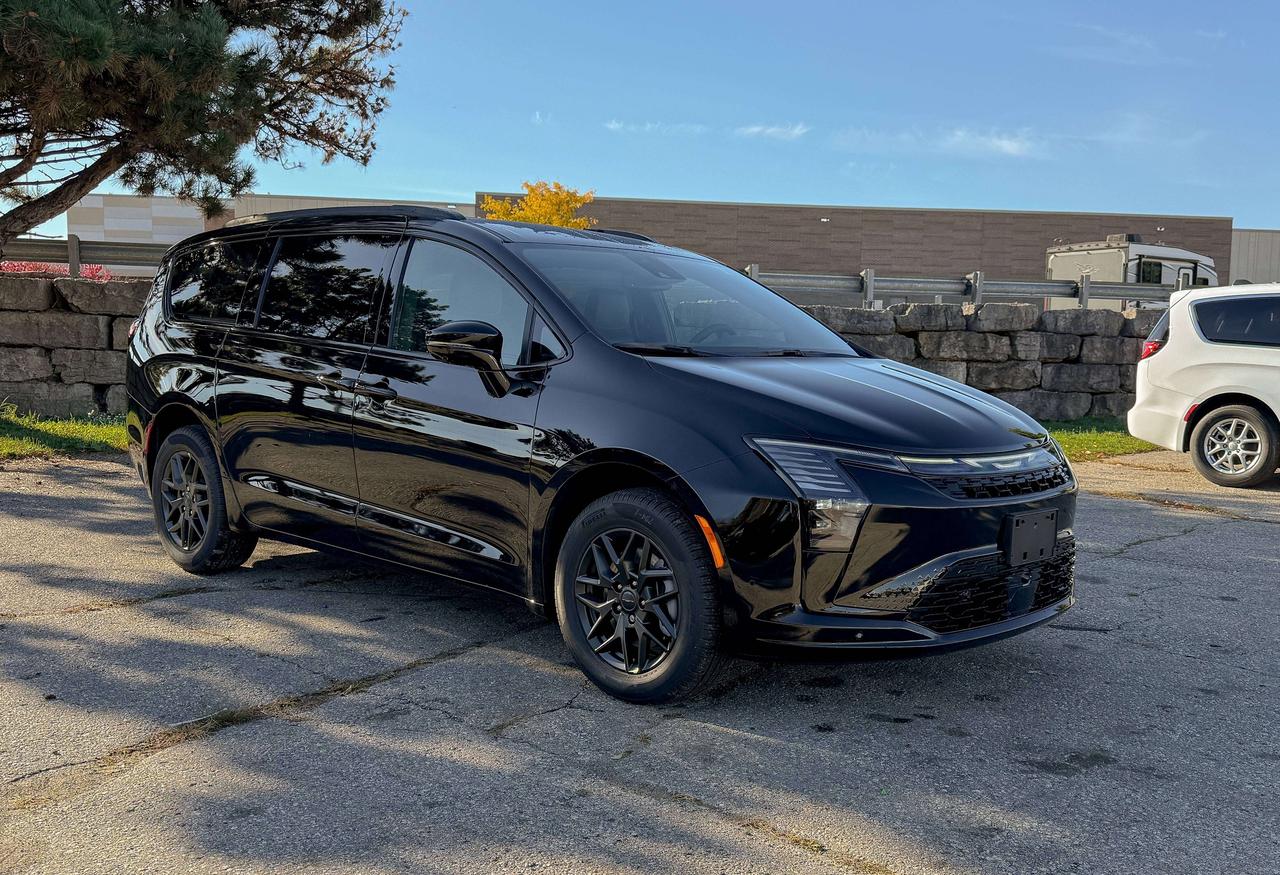2027 Chrysler Pacifica Select AWD Photo