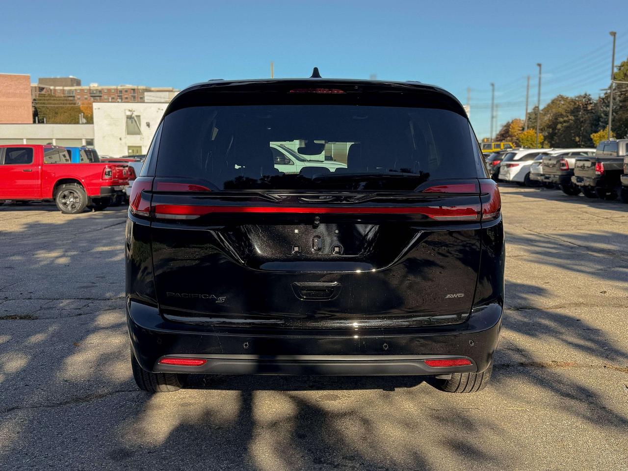 2027 Chrysler Pacifica Select AWD Photo
