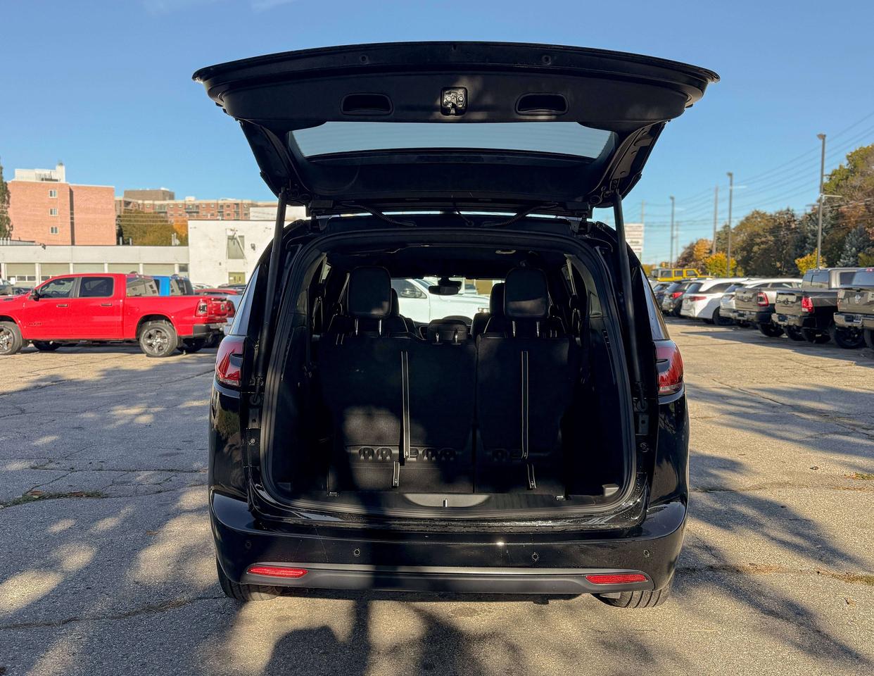 2027 Chrysler Pacifica Select AWD Photo