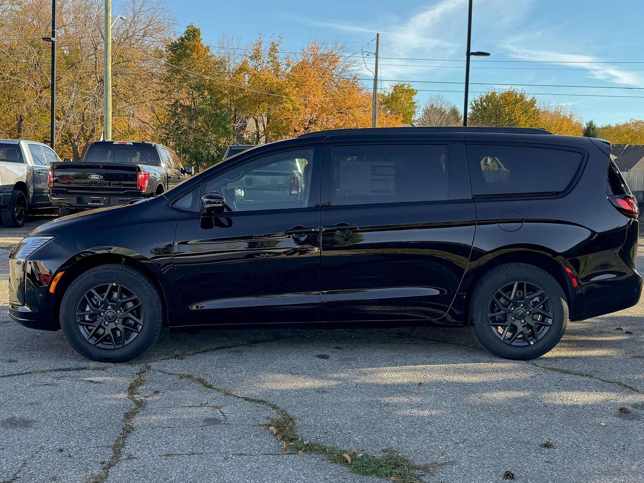 2027 Chrysler Pacifica Select AWD Photo