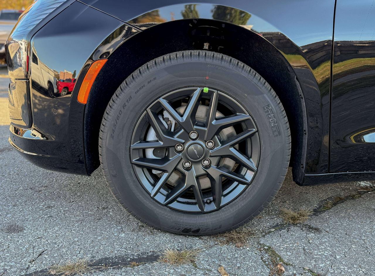 2027 Chrysler Pacifica Select AWD Photo