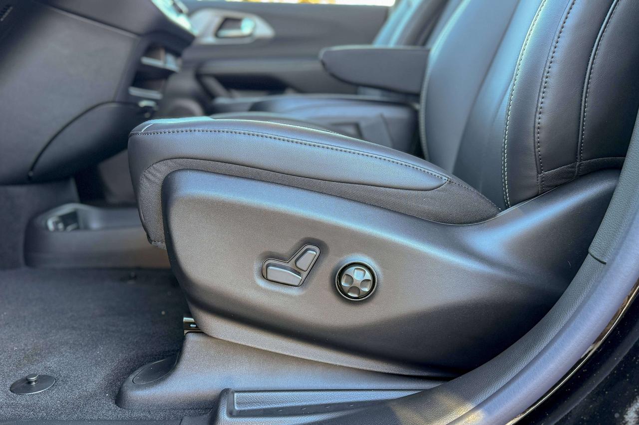 2027 Chrysler Pacifica Select AWD Photo