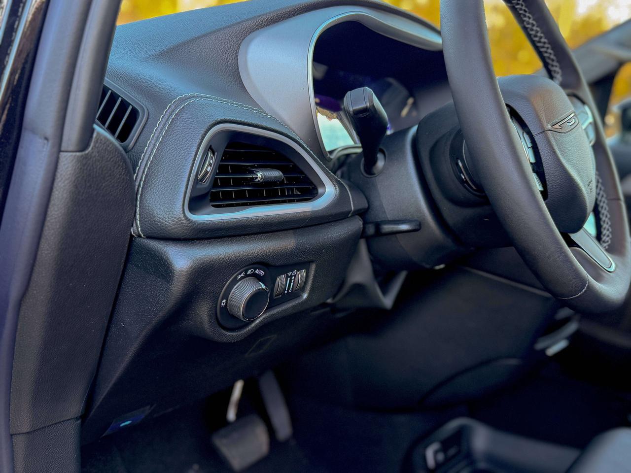 2027 Chrysler Pacifica Select AWD Photo