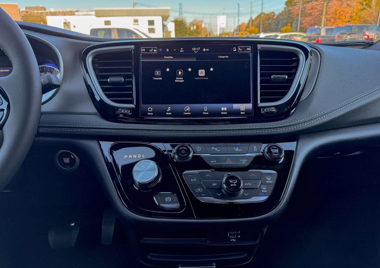 2027 Chrysler Pacifica Select AWD Photo