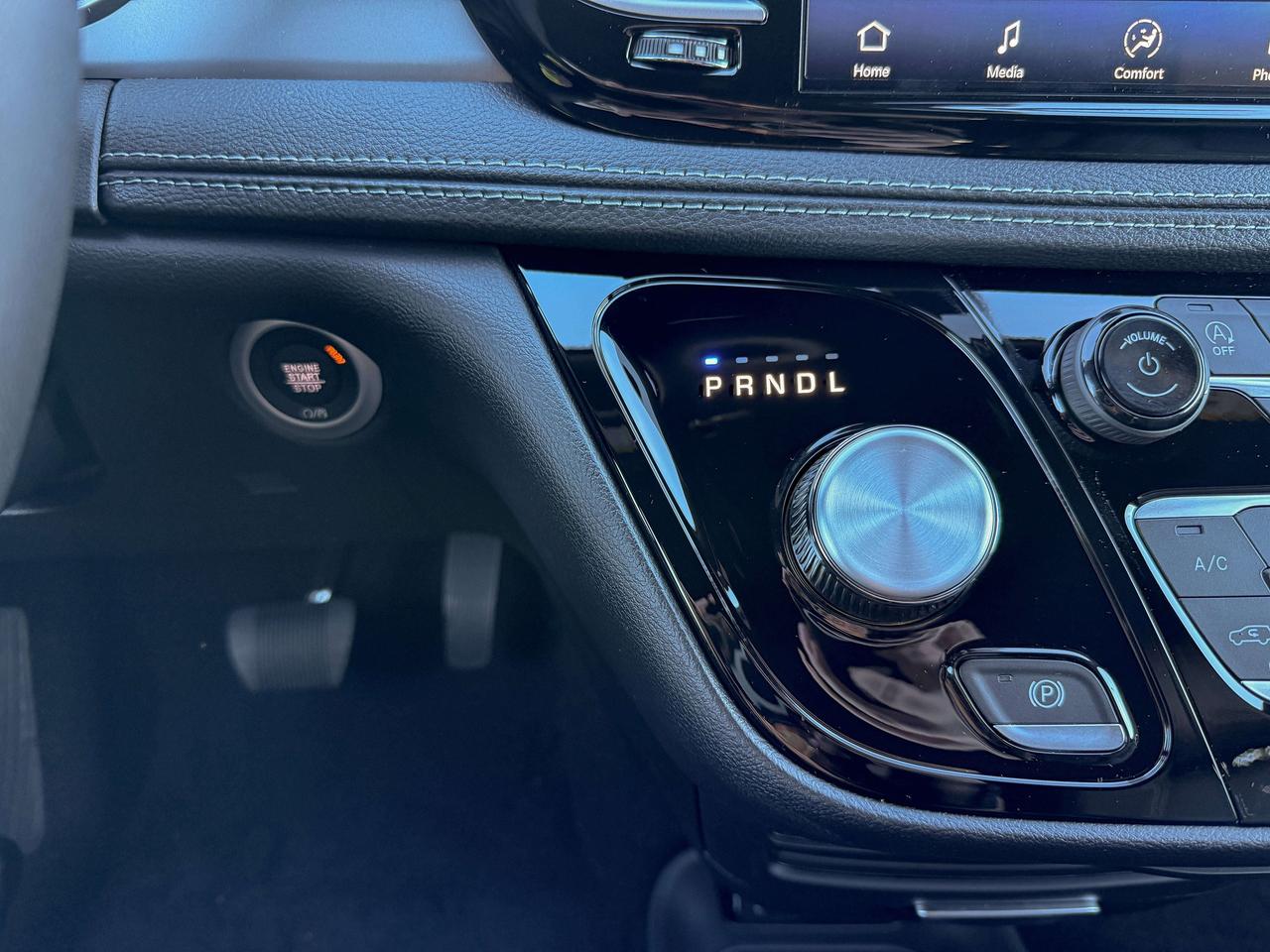 2027 Chrysler Pacifica Select AWD Photo