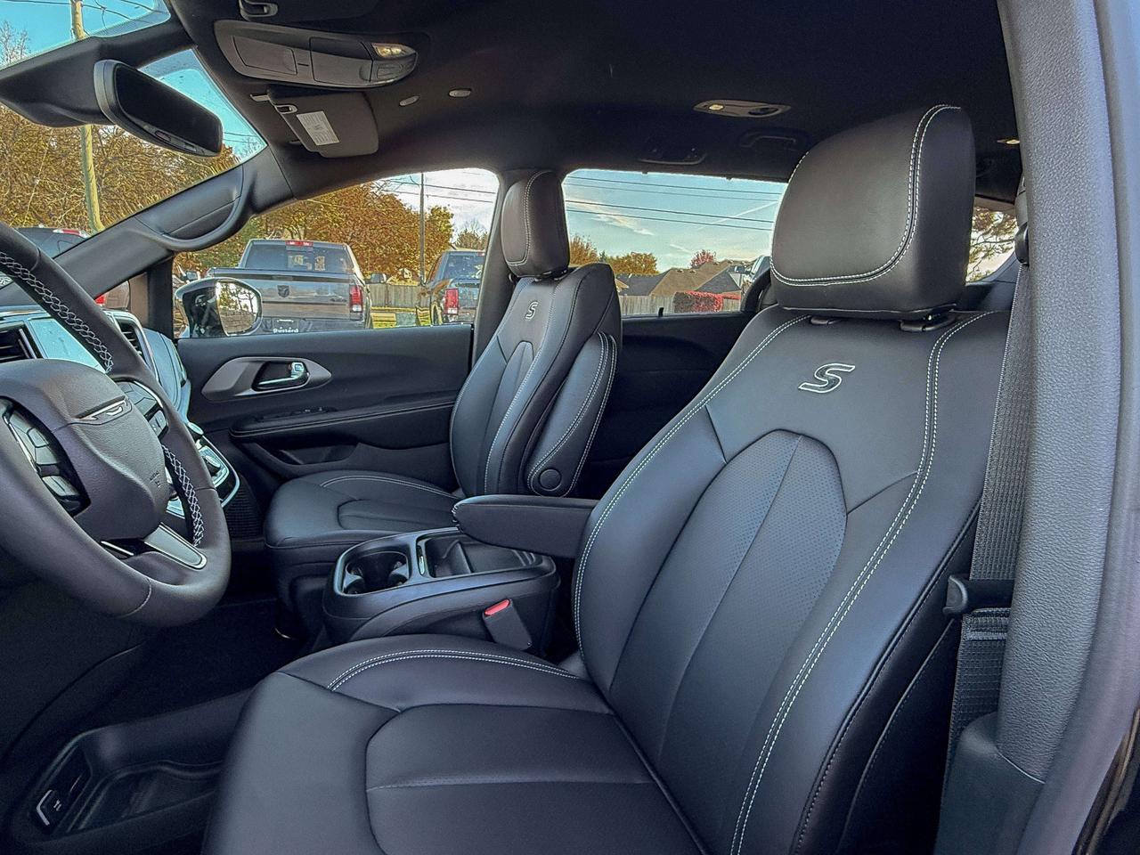 2027 Chrysler Pacifica Select AWD Photo