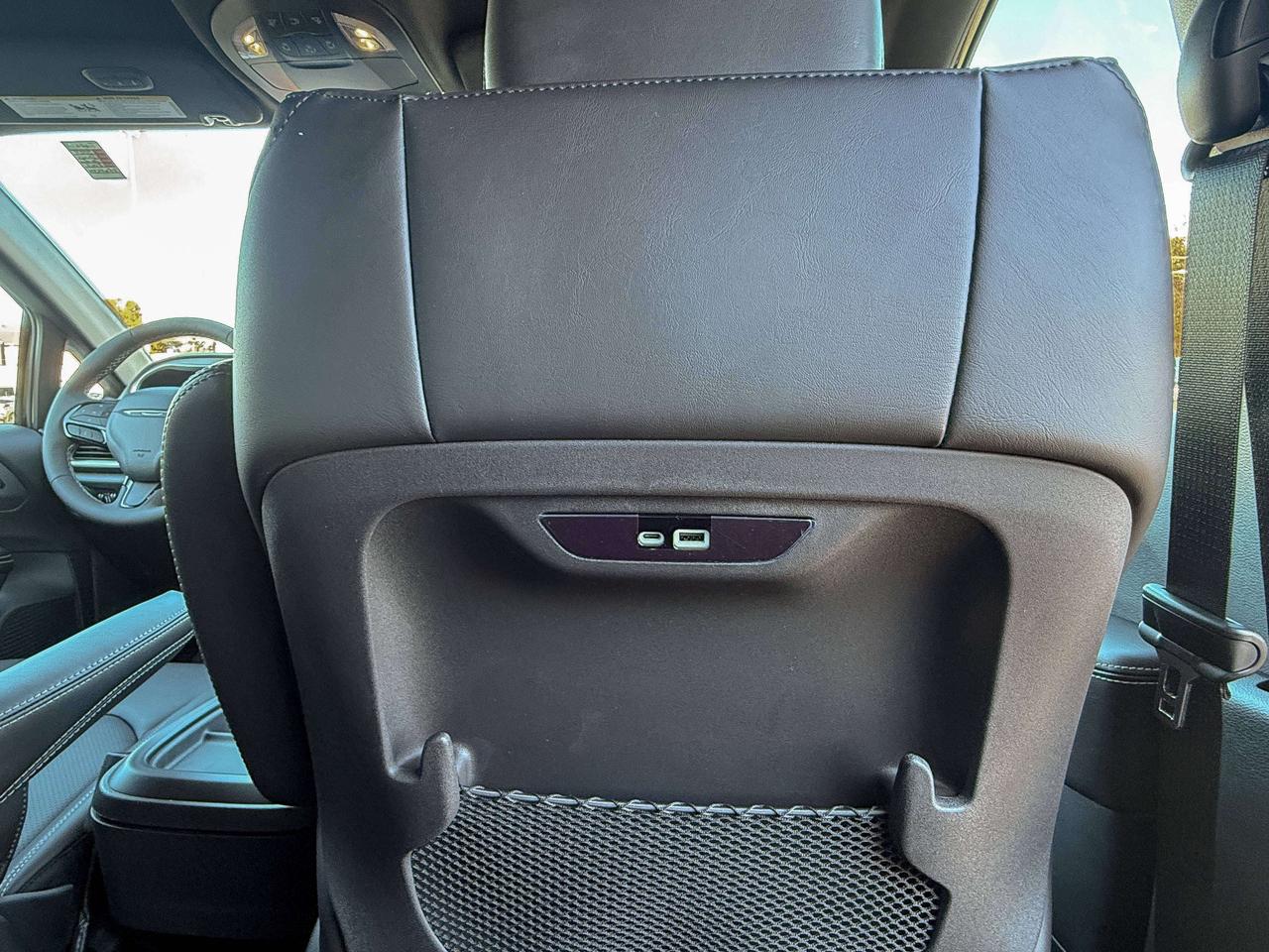 2027 Chrysler Pacifica Select AWD Photo