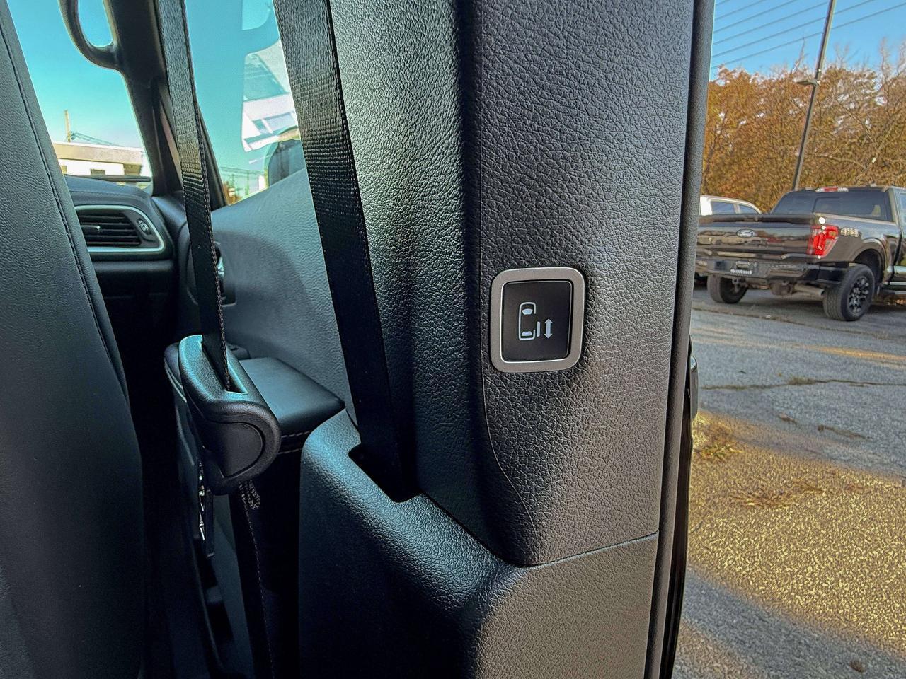 2027 Chrysler Pacifica Select AWD Photo