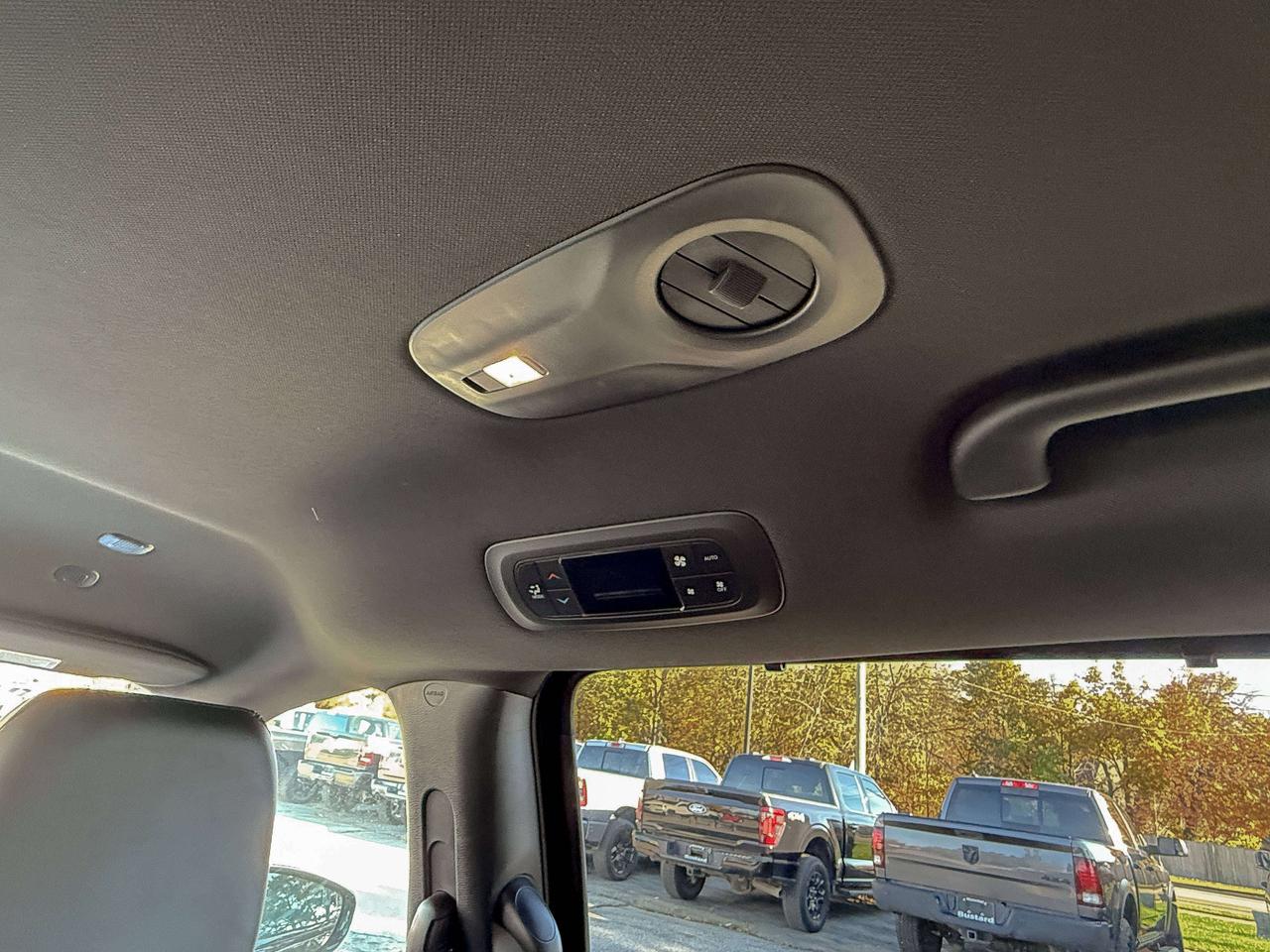 2027 Chrysler Pacifica Select AWD Photo