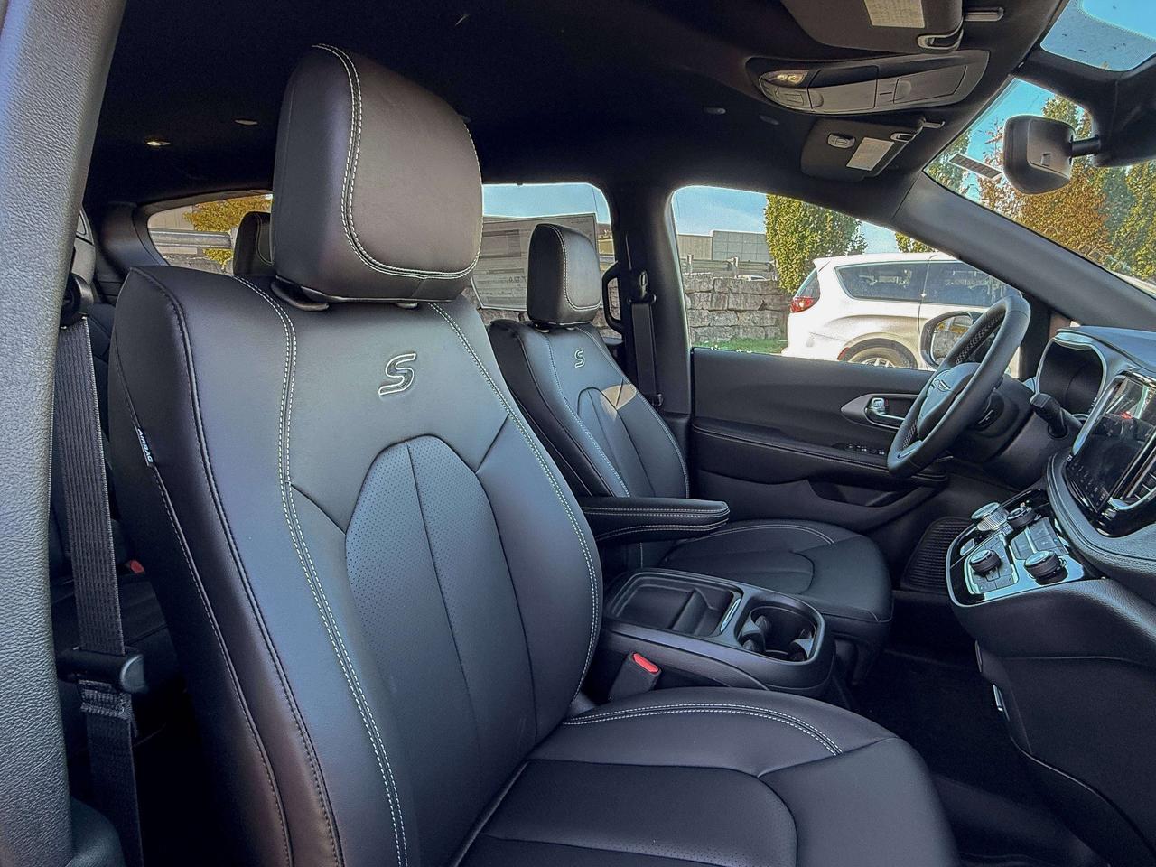 2027 Chrysler Pacifica Select AWD Photo