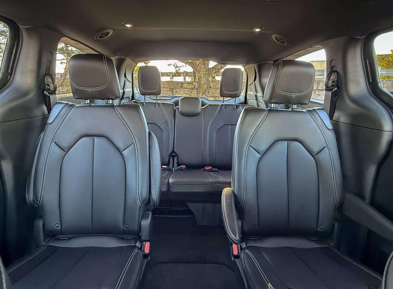 2027 Chrysler Pacifica Select AWD Photo