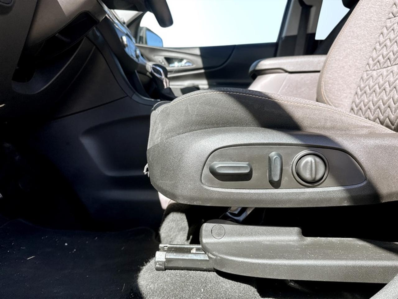 2024 Chevrolet Equinox LT  **CLEAN CARFAX** Photo