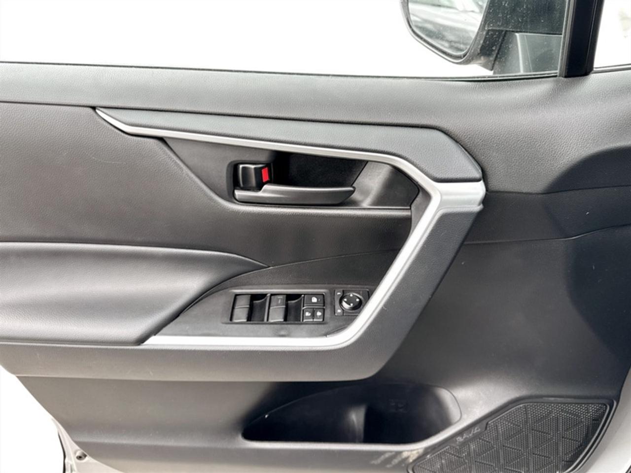 2024 Toyota RAV4 LE Photo