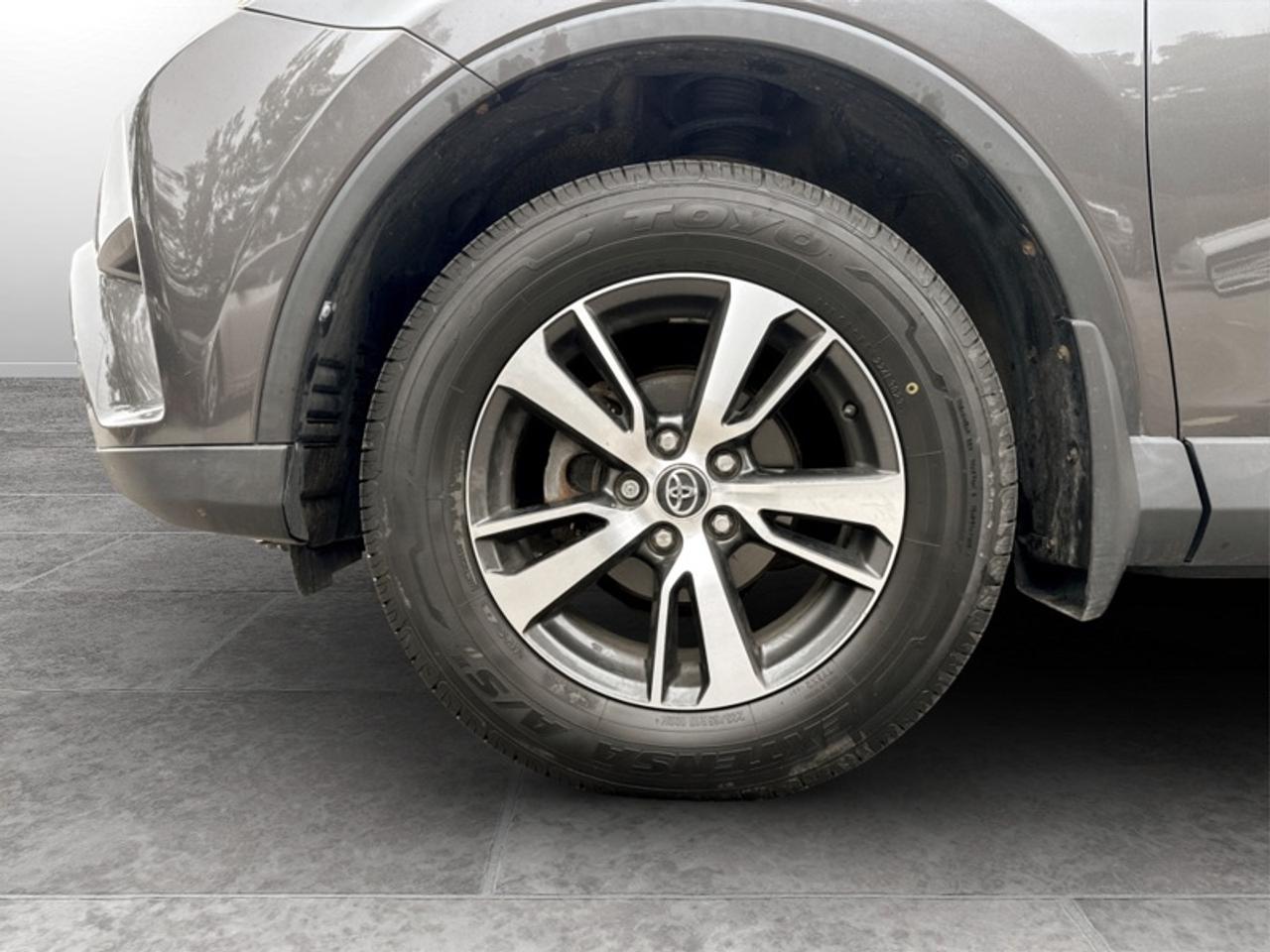 2018 Toyota RAV4 LE Photo