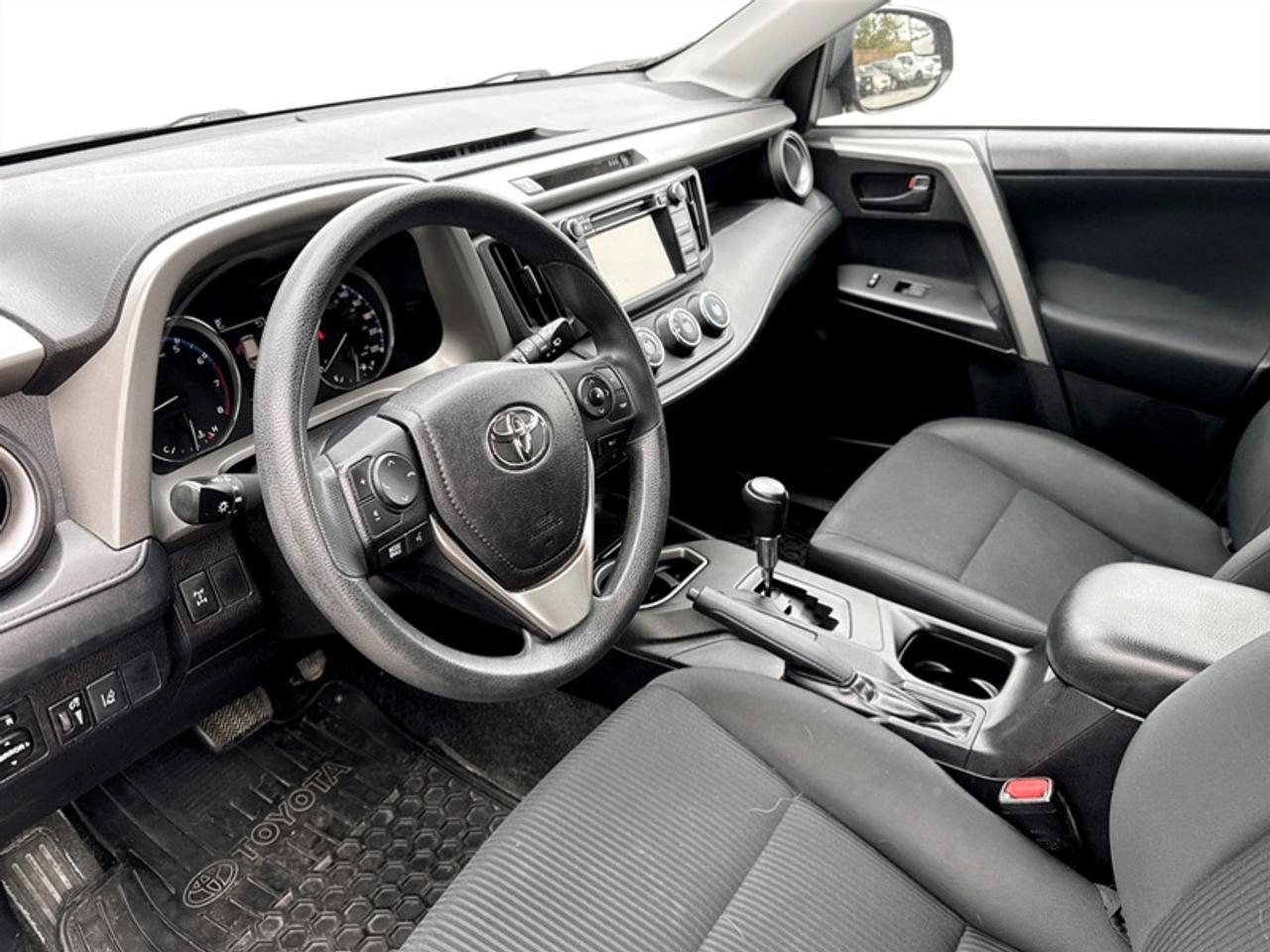 2018 Toyota RAV4 LE Photo