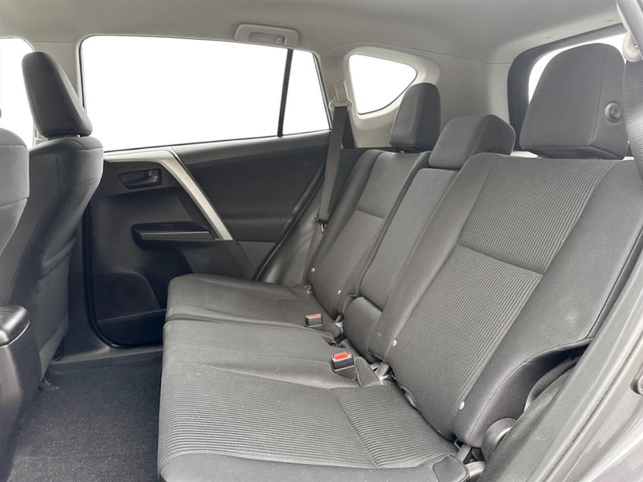 2018 Toyota RAV4 LE Photo