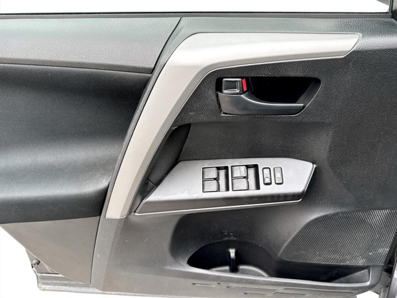2018 Toyota RAV4 LE Photo