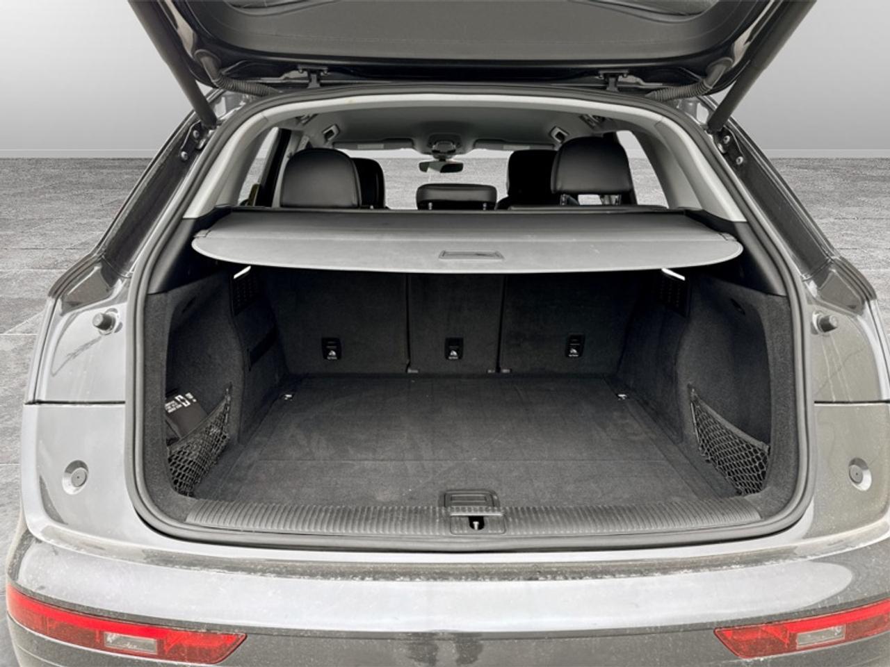 2020 Audi Q5 Komfort 45 TFSI quattro  **LOW MILEAGE** Photo