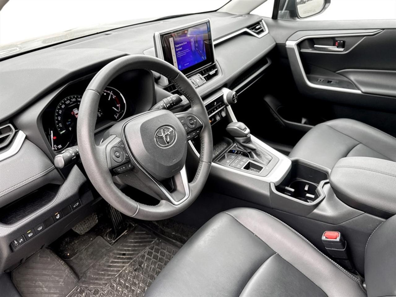 2024 Toyota RAV4 XLE  **CLEAN CARFAX** Photo