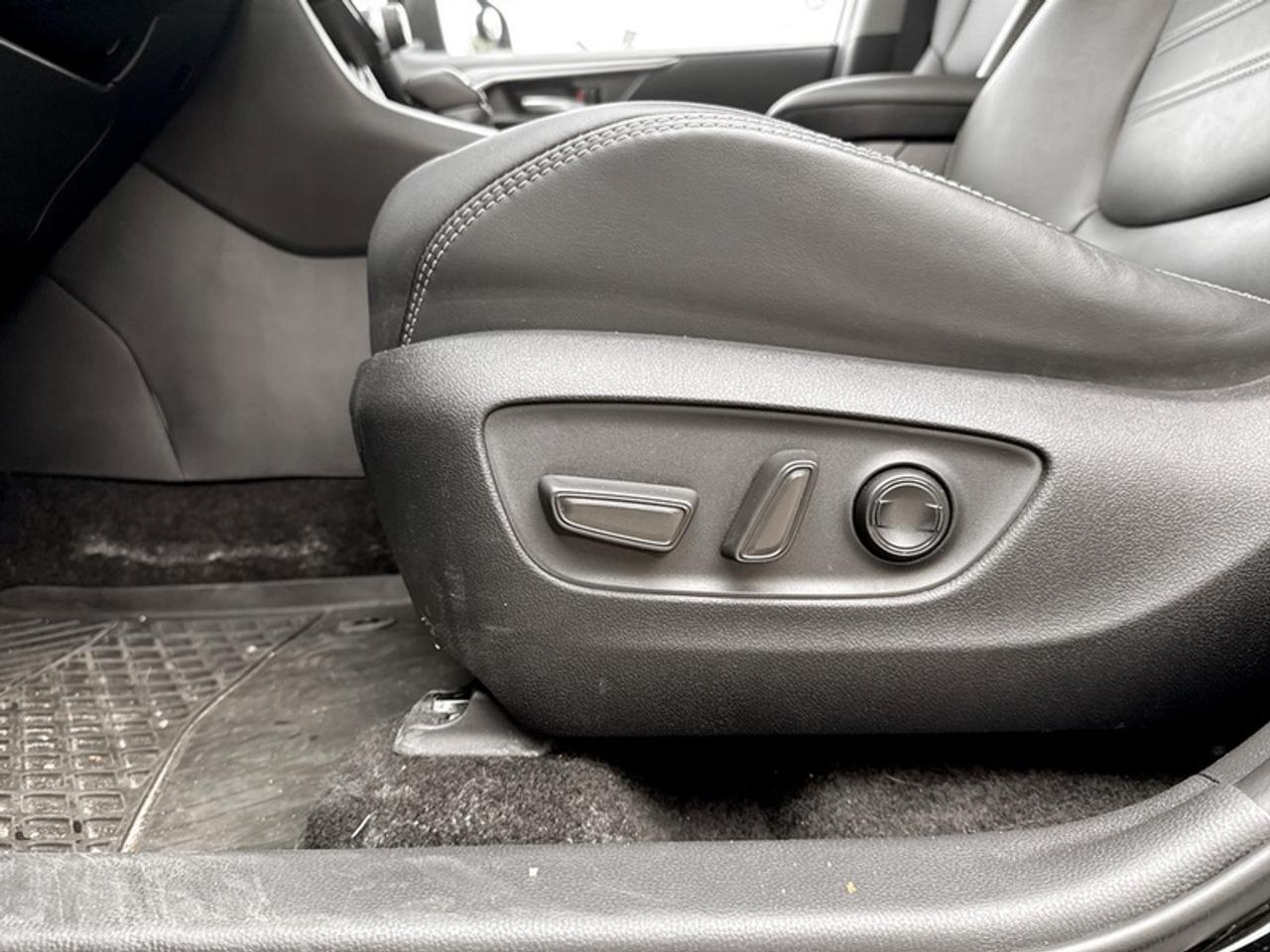 2024 Toyota RAV4 XLE  **CLEAN CARFAX** Photo