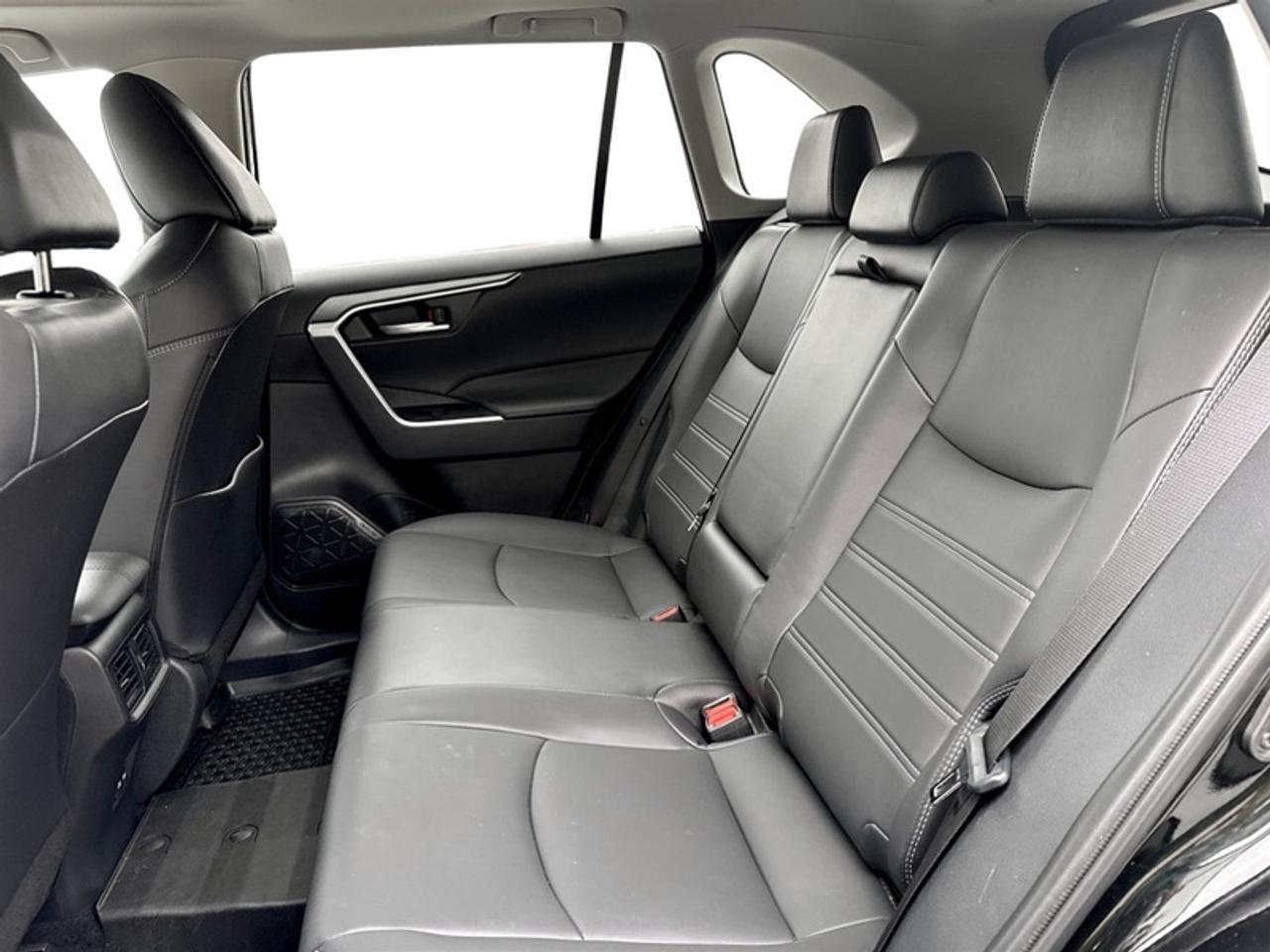 2024 Toyota RAV4 XLE  **CLEAN CARFAX** Photo